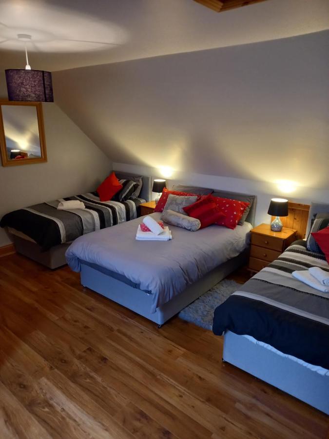 A New U Country Cottage Clynacartan Esterno foto