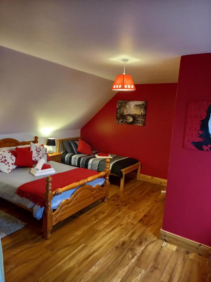 A New U Country Cottage Clynacartan Esterno foto