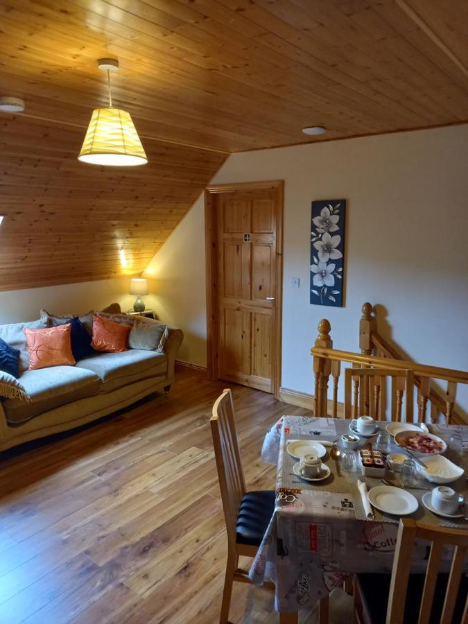 A New U Country Cottage Clynacartan Esterno foto