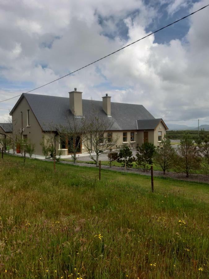 A New U Country Cottage Clynacartan Esterno foto